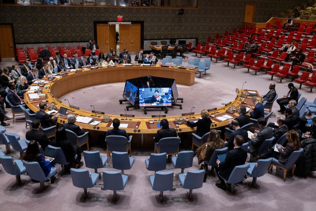 安理会就苏丹和南苏丹局势举行的会议全景。